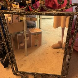 Beautiful set mirror and table