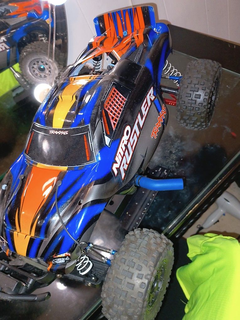 RC Traxxas Nitro Rustler 2.5