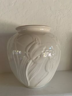 Mother’s Day Lenox Vase Tulips  1992