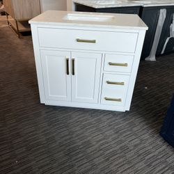 36” Bathroom Vanity In White 