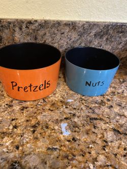 Vintage Set of 2 RETRO NESTING SNACK Melamine Bowls Pretzels And Nuts 