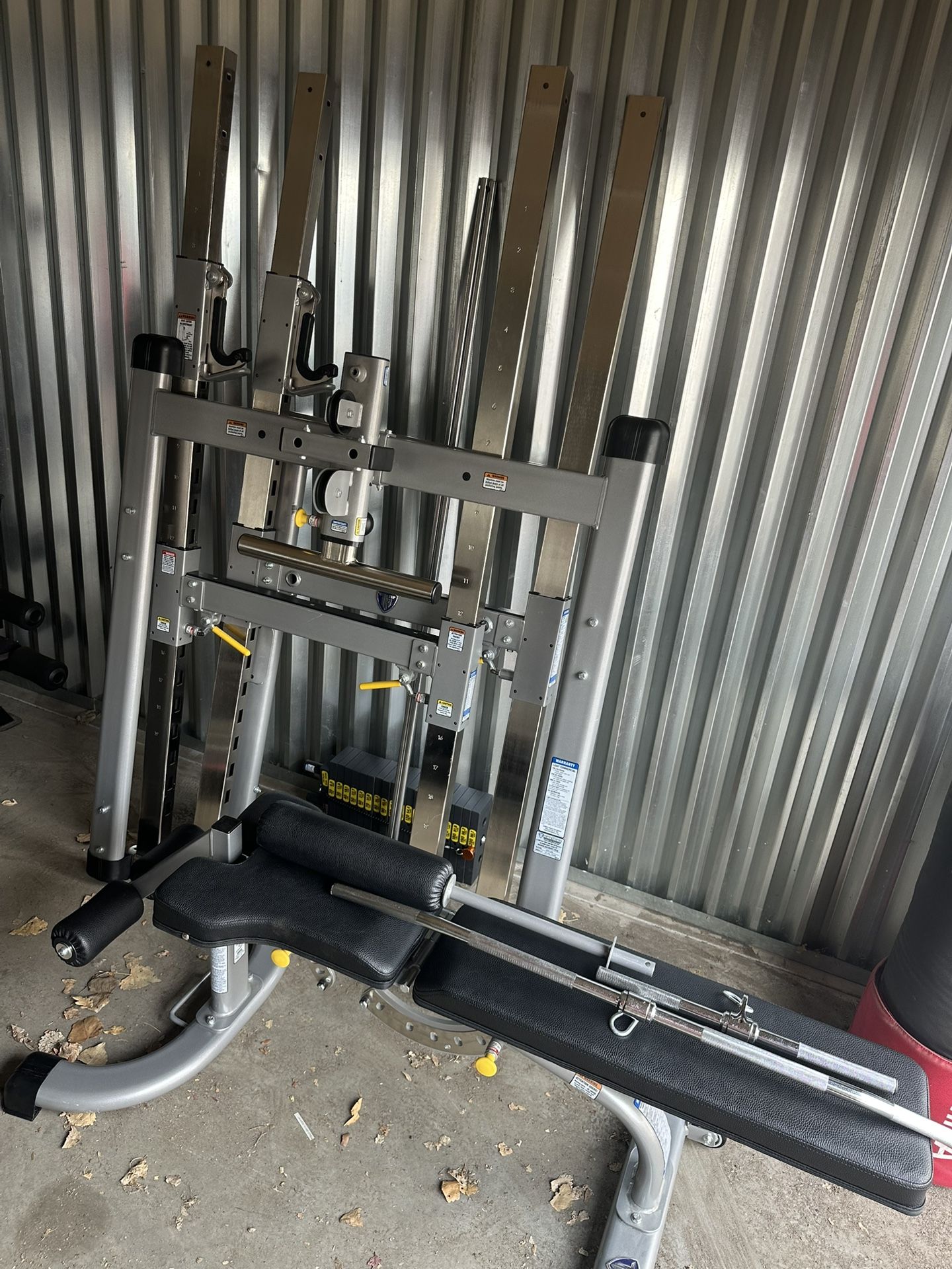 TuffStuff Evolution Power Cage w/ bench & 200lb weight stack