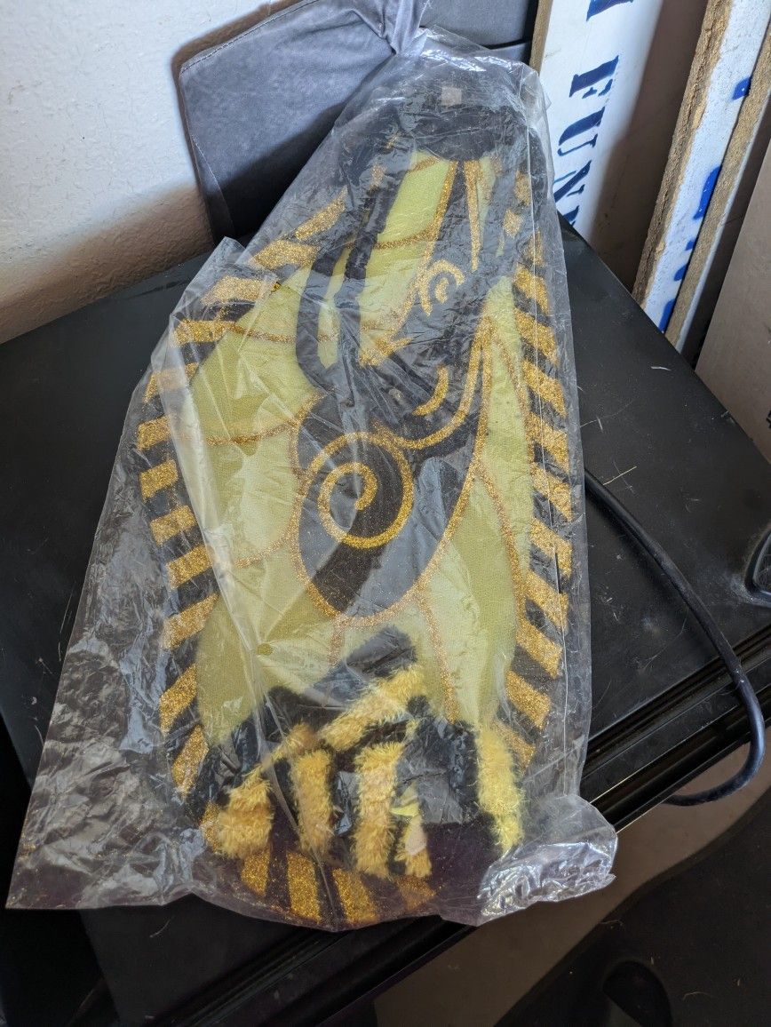 Used Bumblebee Wings w/ Gloves