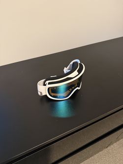 snow goggles