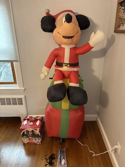 Disney Gemmy Mickey Mouse On Christmas Presents Inflatable 