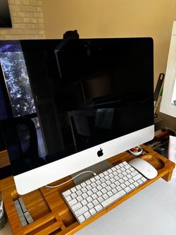 Apple iMac 21.5” + Keyboard & Magic Mouse