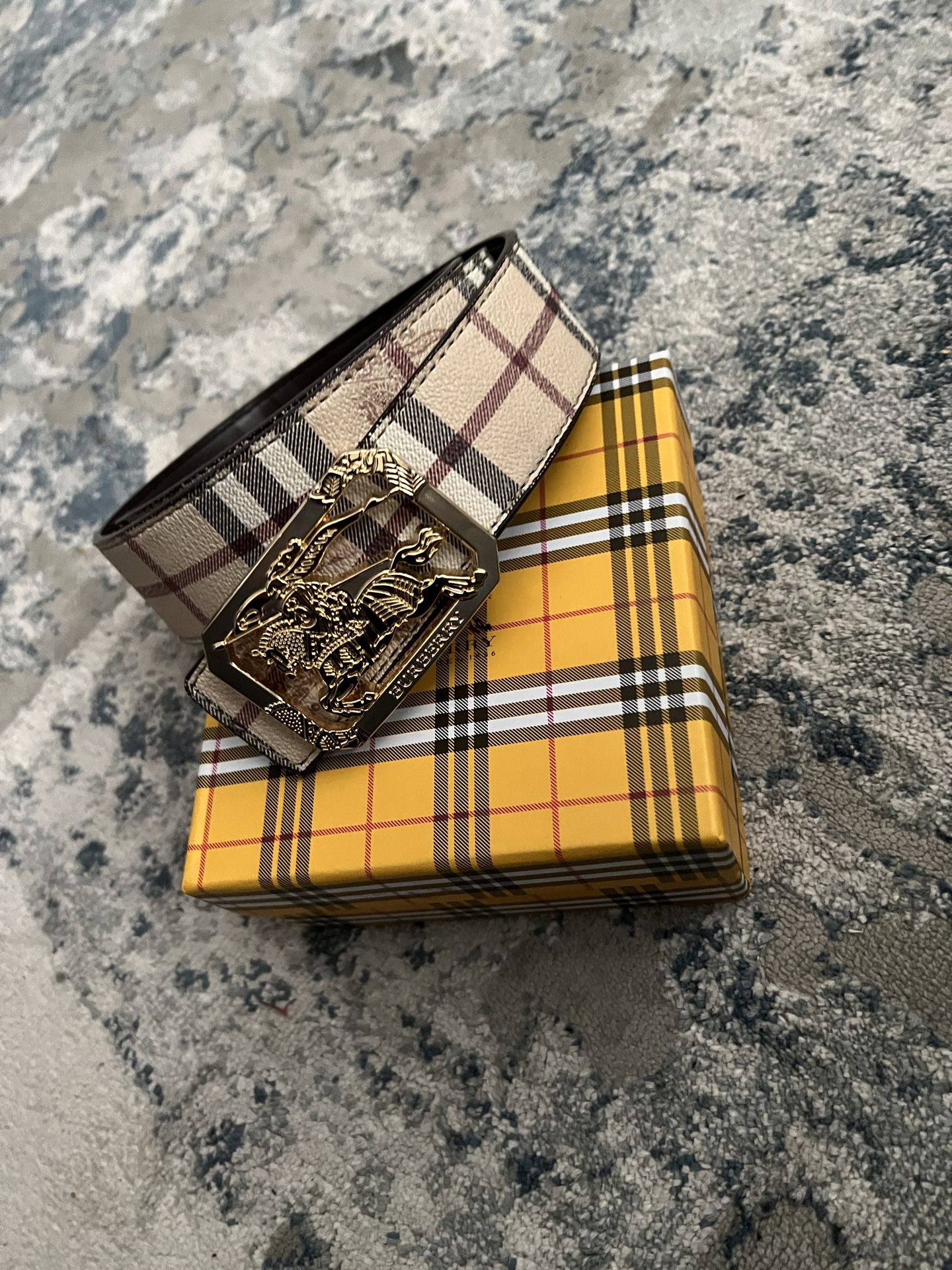 Burberry belt 