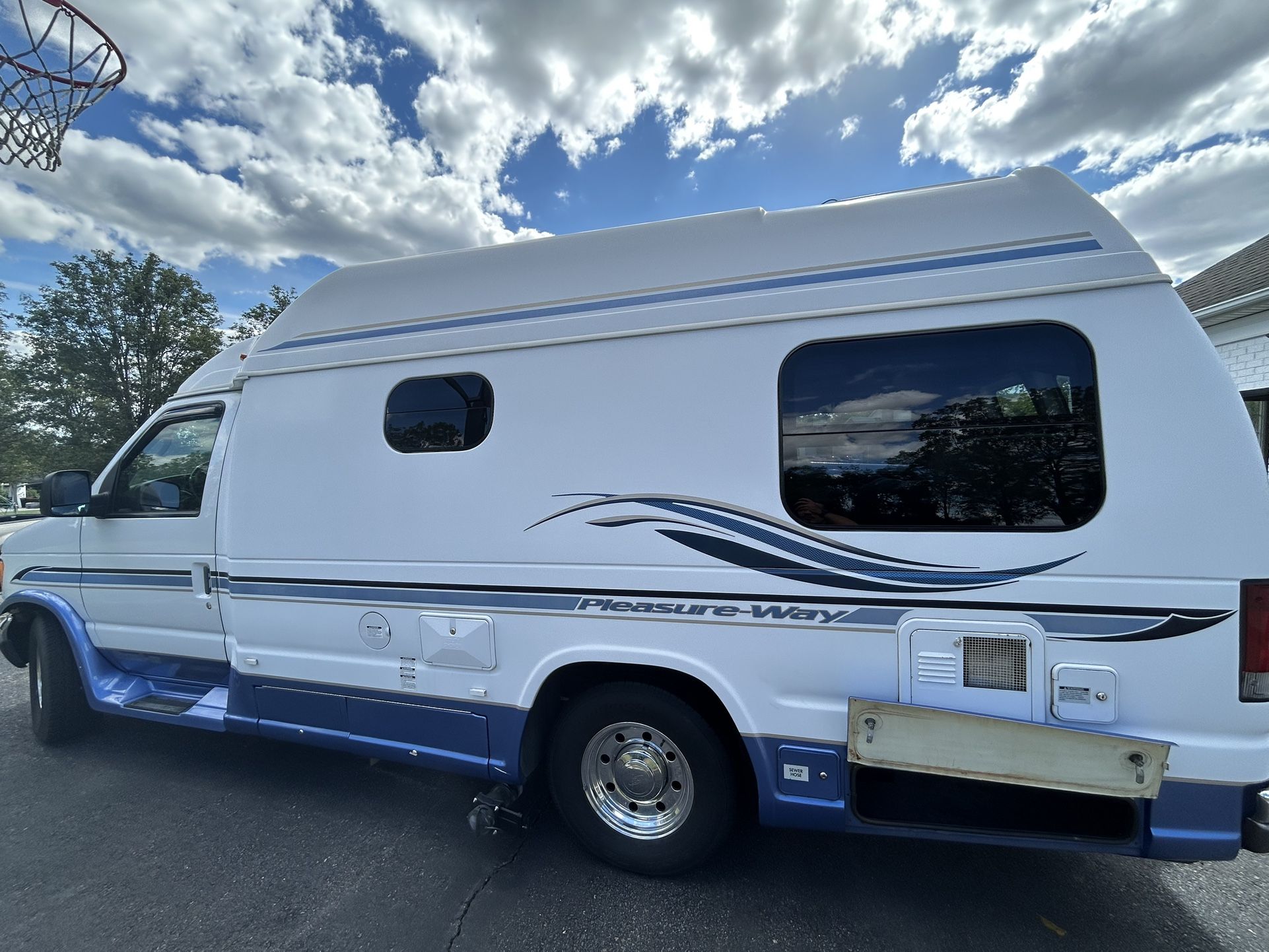 2004 Ford Pleasure way