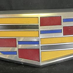Front Emblem Cadillac Escalade OEM (contact info removed)06