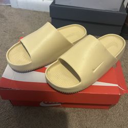 Nike Calm Slides Size 6.5 Youth/mens(also Fits For Size7)