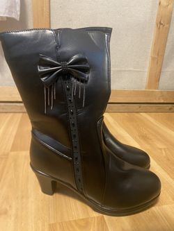 Women Boots Size 8