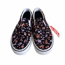 Vans Classic NWT Slip-On Ditsy Floral Black Sneakers Women 9