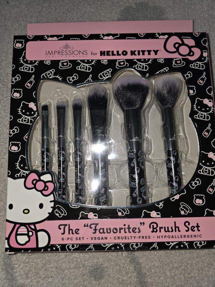 Hello Kitty Makeup Brushes Set