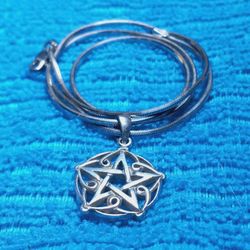 St.Silver Box Necklace 18" & Pendant .75"