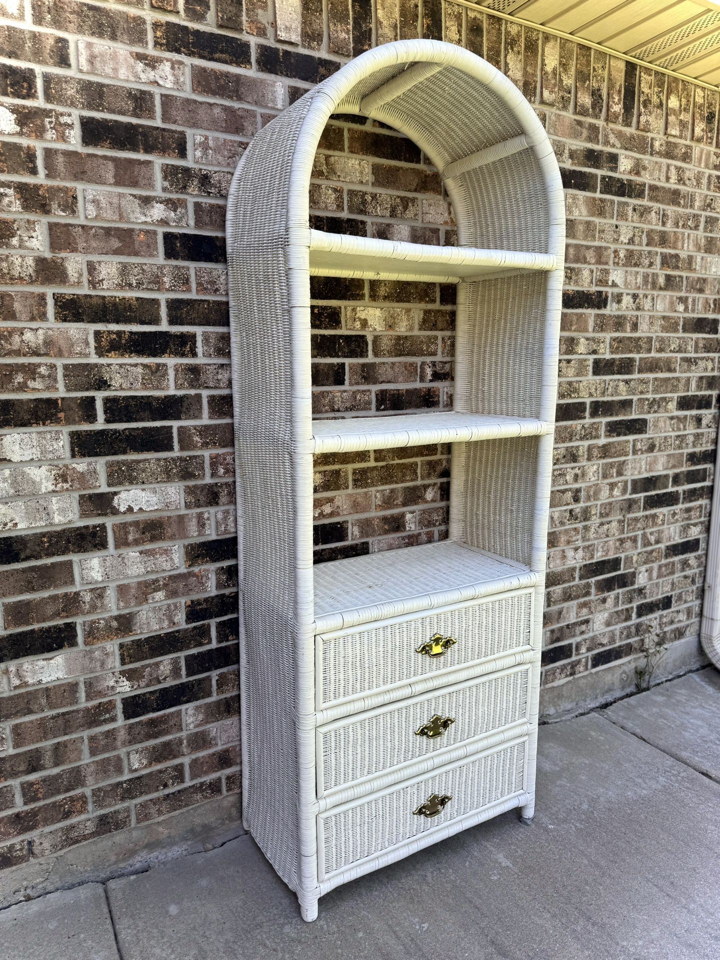 White Wicker Shelving Unit/ Bookshelf