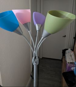 Brand new beautiful lamp ( only used 1 time ).