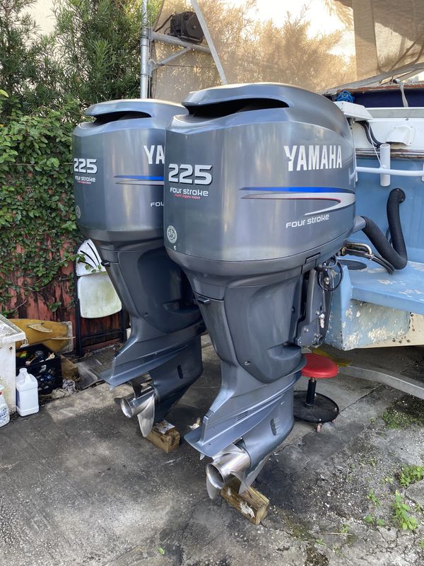 Boat motors Pair / Twin 2005 Yamaha 225 hp four stroke outboard 4