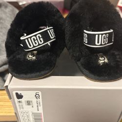 Ugg slides - 2/3c 