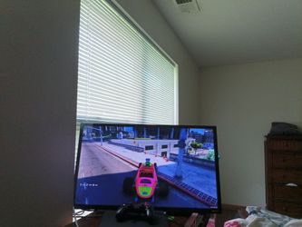 32 inch Roku flat screen TV
