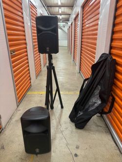 Yamaha STAGEPAS 400i Portable PA System with Stands + Carrying Bags [Open Box]