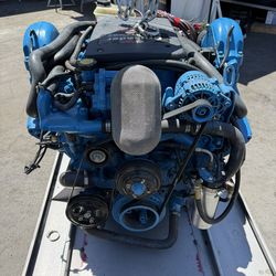 Crusander boat  Engine