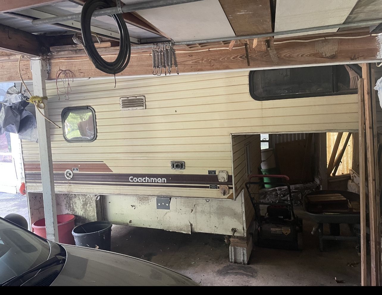 1984 Coachmen Truck Camper 8 1/2 