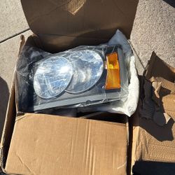 06 Dodge Dakota Driver Side Headlight 
