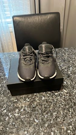 Girls Sz is 61/2 Nikes