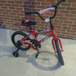 Boys bike $45    LIKE NEW