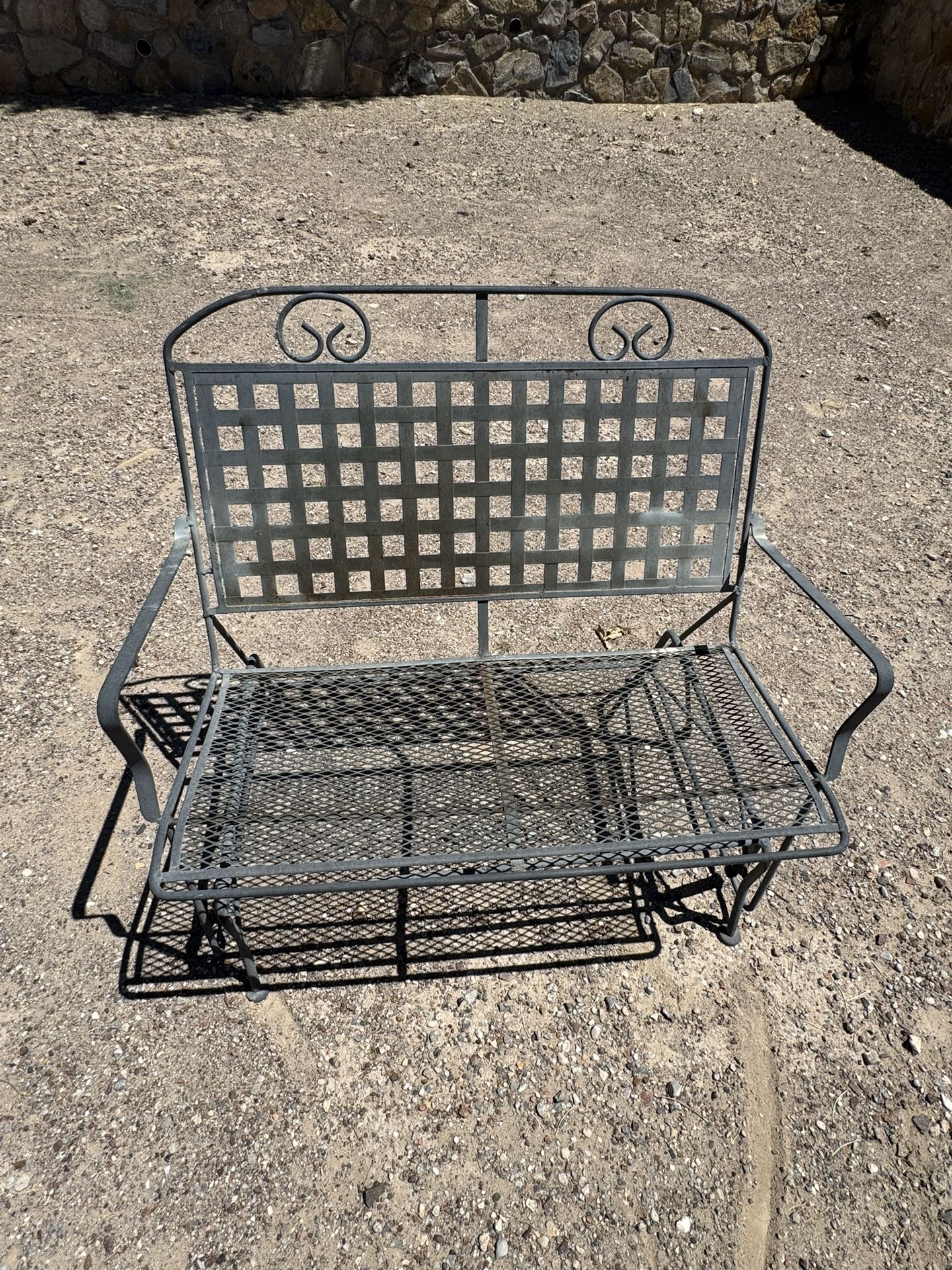 Patio Antique bench glider, All Metal Heavy Weight. sell as is. Bench need repaint. West 79912.