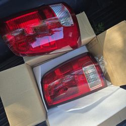Dodge RAM 1500 Headlights 