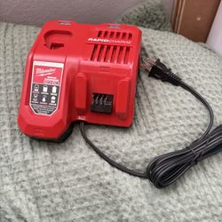 Milwaukee Rapid Charger And Battery 