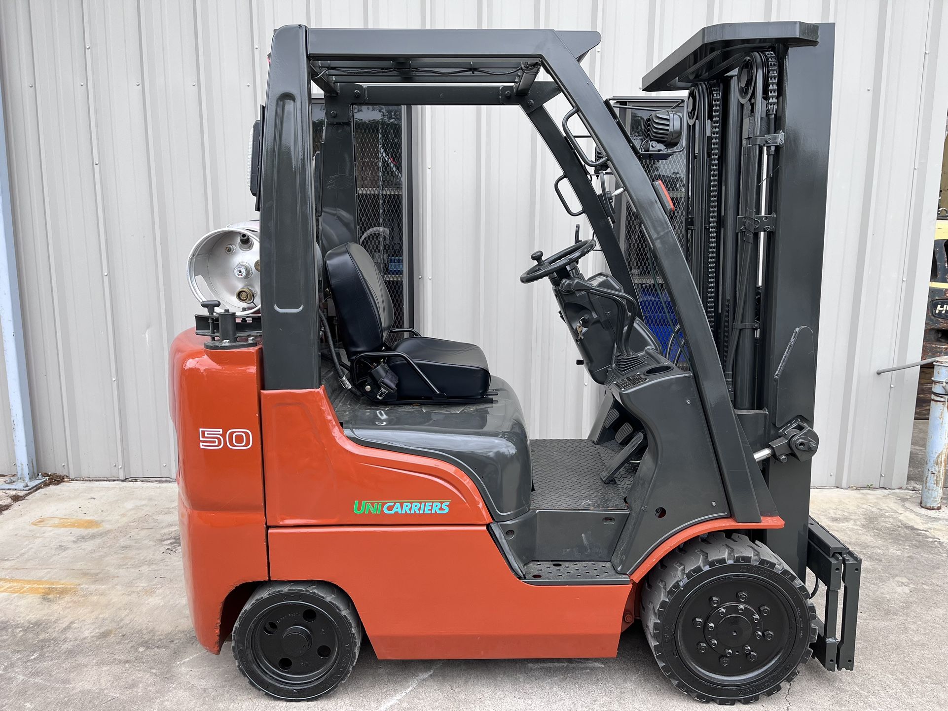 2016 UNICARRIERS FORKLIFT 5000 LBS