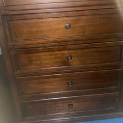 Dresser 