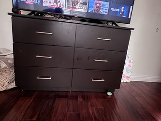 Solid wood dresser (HEAVY)