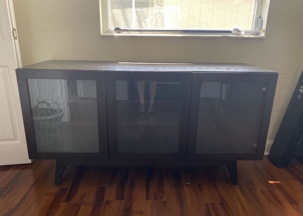 TV Stand/Console/Entertainment Center
