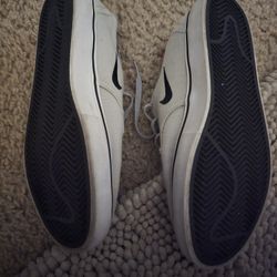 Nike Kids Sneaker Size 5