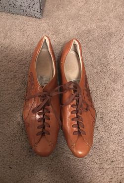 Limited edition Leather Pumas size 9