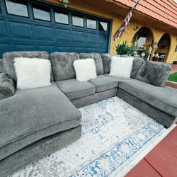 Beautiful Sectional With 2 Lounge Totally Deep Clean And Good Condition No Stains No Smell Modern Furniture 