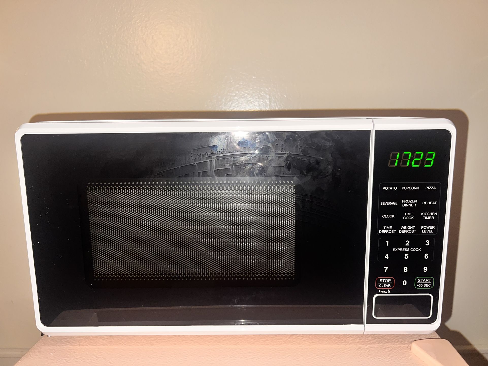 Mainstays Countertop Microwave 700 Watts