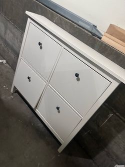 White shoe storage with 4 compartments