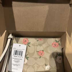 Coach Original Wrist Wallets Different Colors 