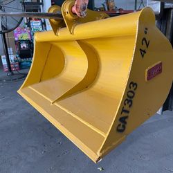 Mini Excavator Caterpillar 303 cleanup bucket 42” inch width.
