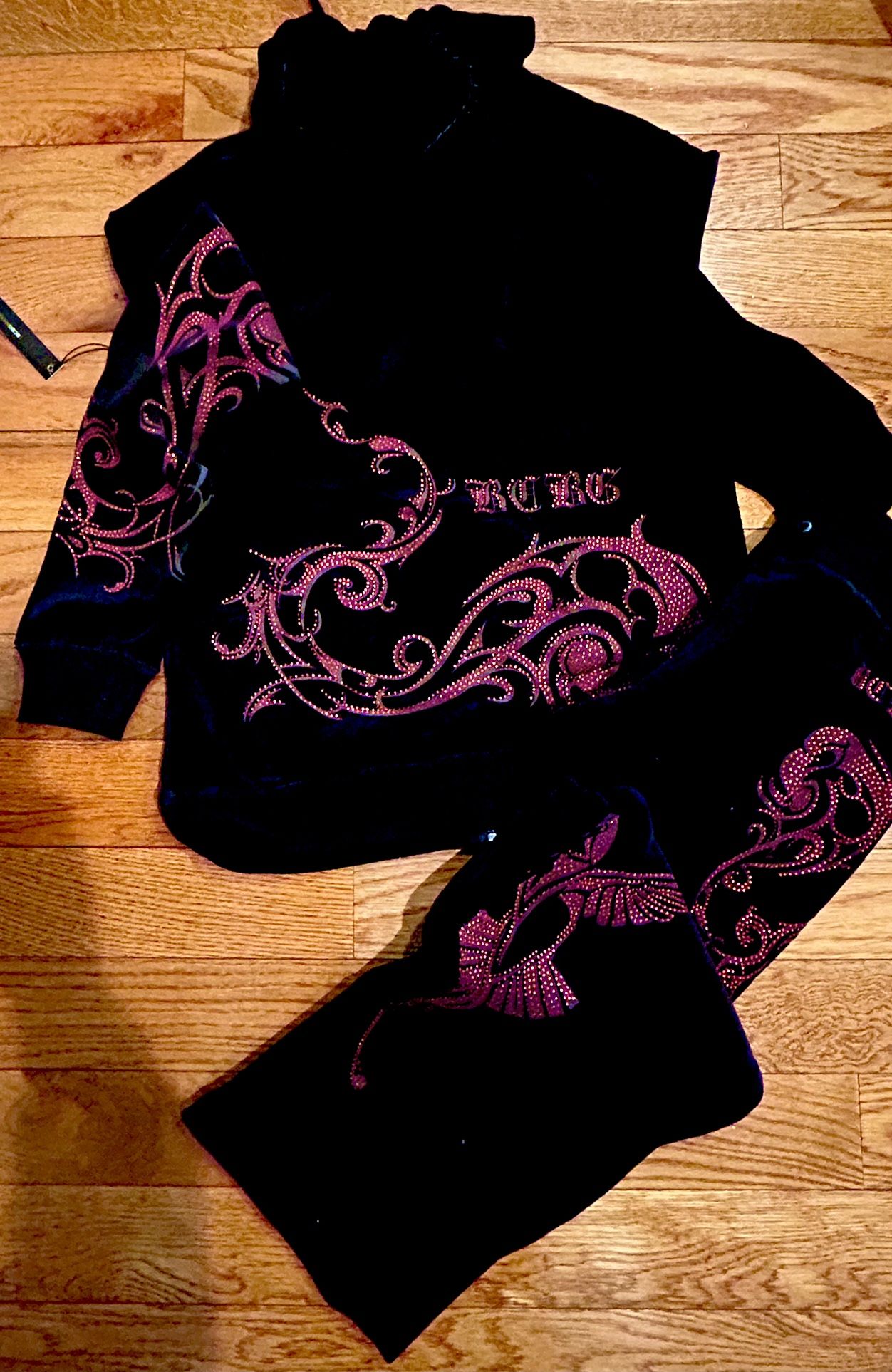 BCBGMaxAzria VTG LIMITED EDITION black/RED studded embellished Velour TrackSuit