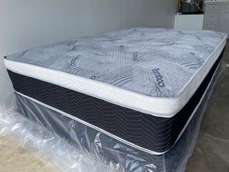 Queen Euro Bamboo Pillow Top!•••