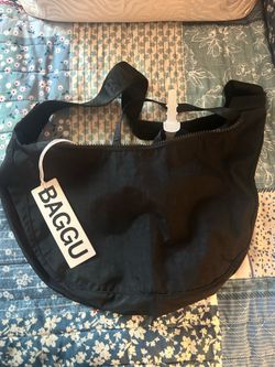 Medium black baggu crescent