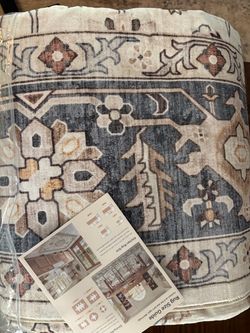 Brand new!✨ Beautiful 10x14  Boho Farmhouse washable rug. Retails for $160.