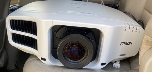 Epson Pro G7500U 4K Projector, 6500 Lumens Tested Working 