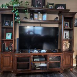 Entertainment Center, Very Good Condition