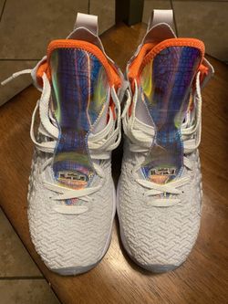 Lebrons Size 7 Youth Barely Worn